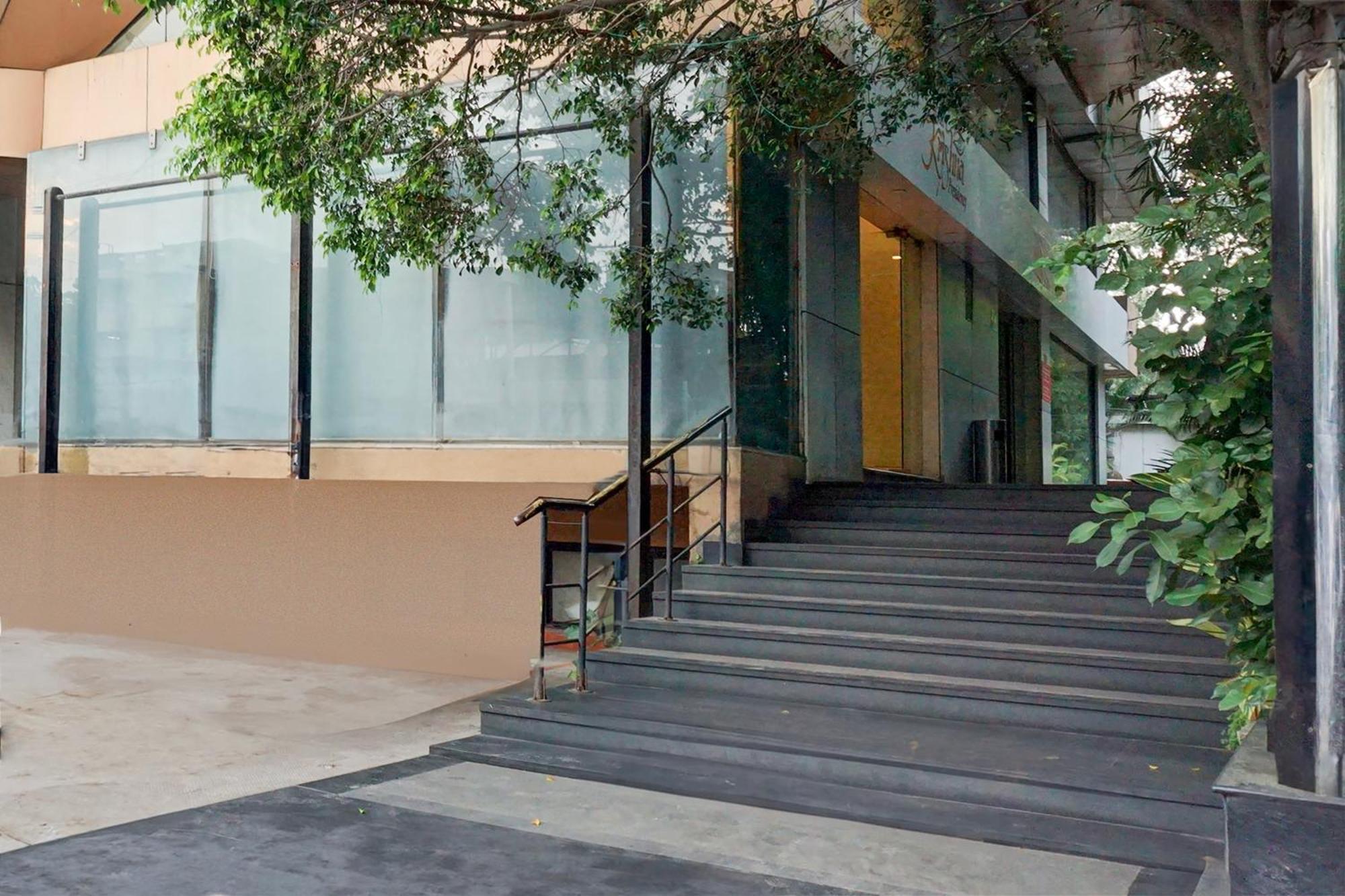 Super Townhouse Oak Jm Road Formerly Krishna Presidency Πούνε Εξωτερικό φωτογραφία